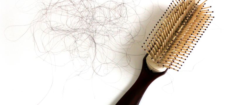 Deficiências nutricionais, hormônios e queda de cabelo: o que uma consulta integrativa pode revelar - Amanda Esperancin